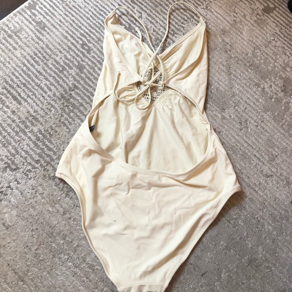 Crochet detail one piece bathing suit - Picture 5 of 8